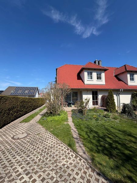Markkleeberg - Geräumige DHH mit 7 Zimmern, Balkon, Garten und Doppelcarport!